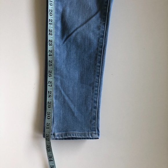 Levi’s 311 Sculpting Shaping Skinny Cropped Mid Rise Medium Wash Blue Jeans - Picture 14 of 16